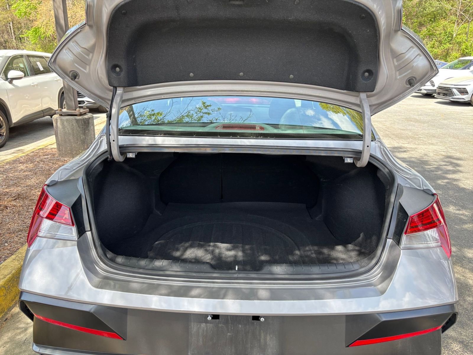 Used 2025 Hyundai Elantra SEL FWD image 33