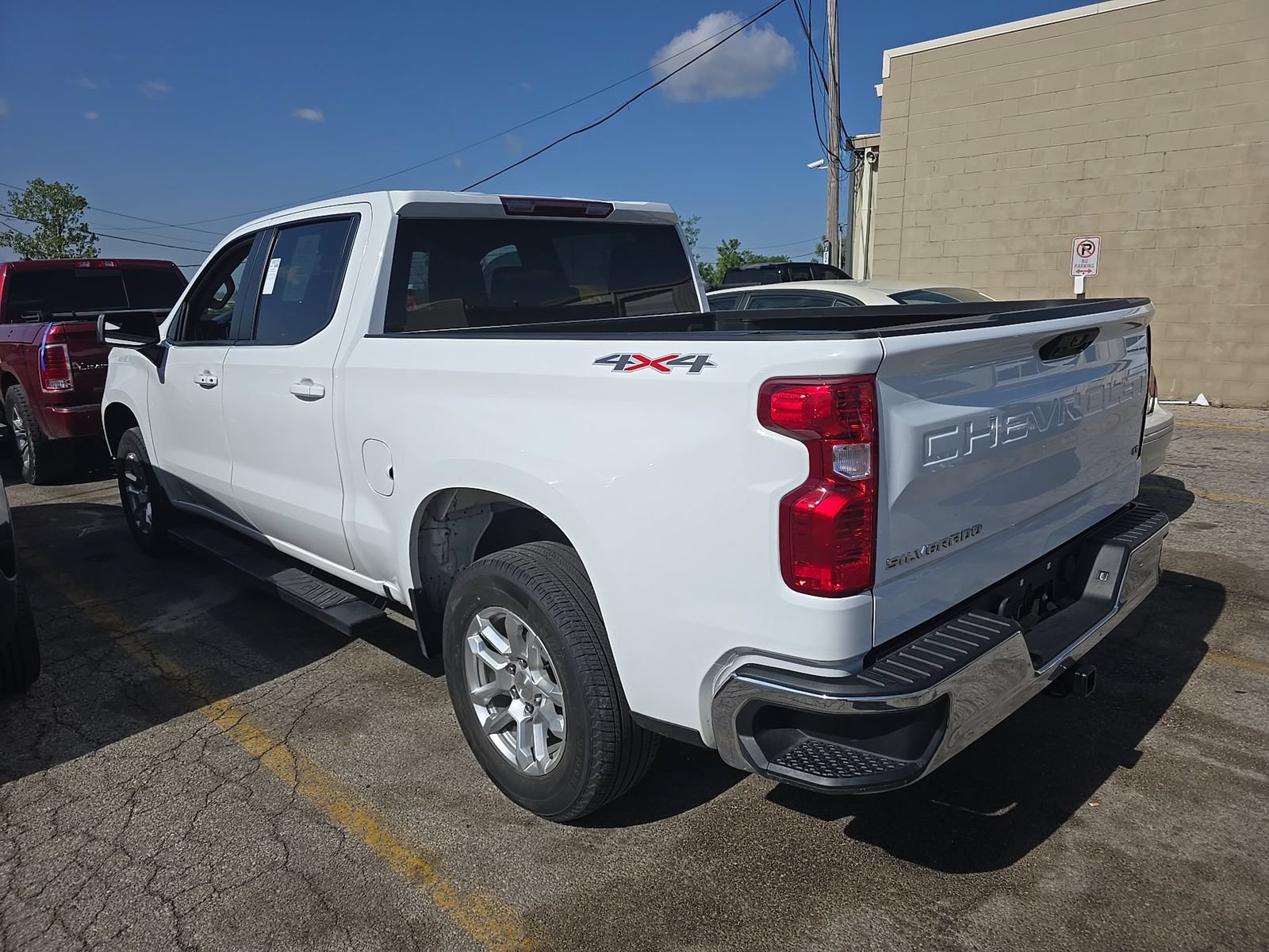 Used 2023 Chevrolet Silverado 1500 LT AWD/4WD image 7