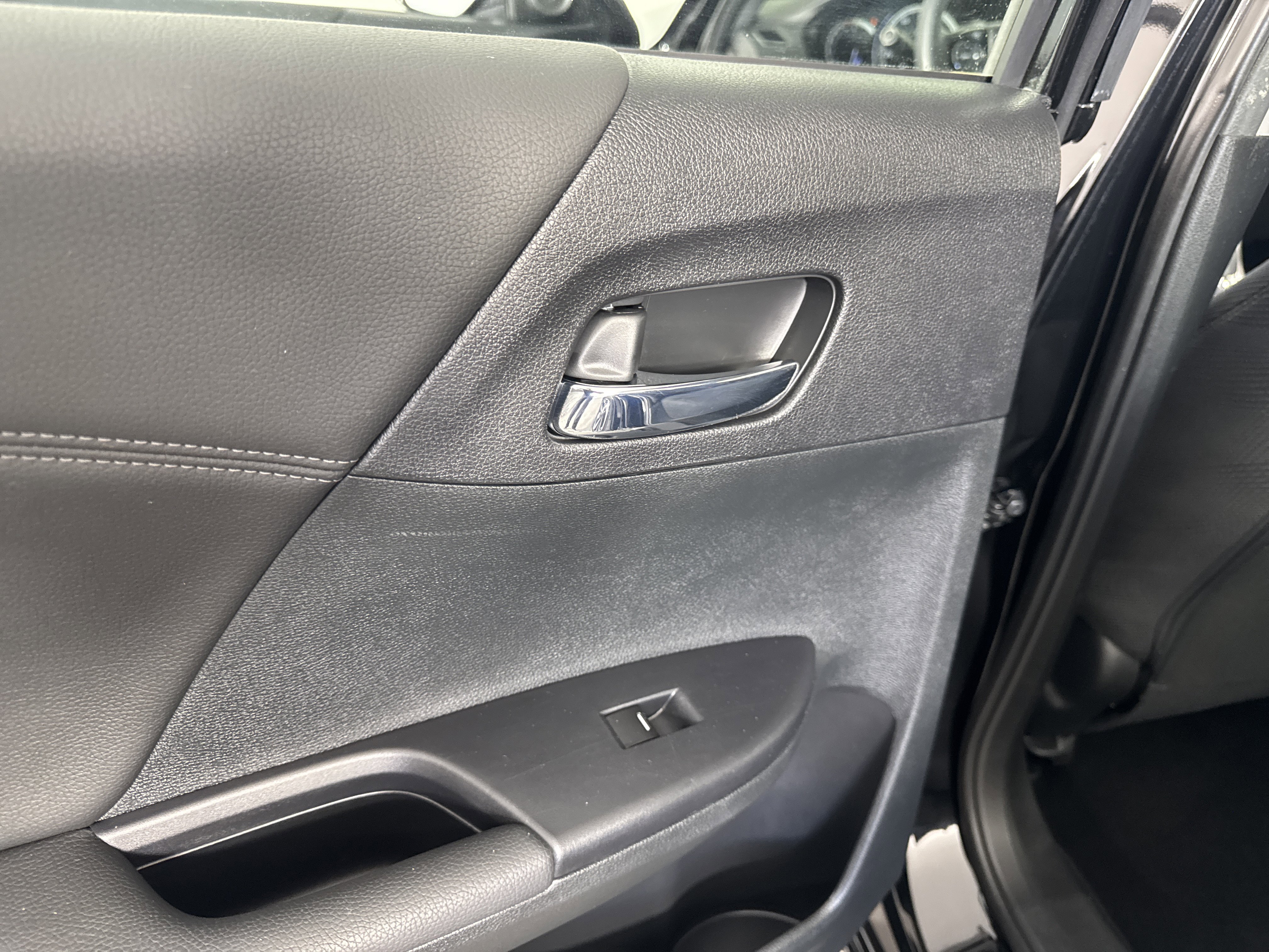 Used 2017 Honda Accord EX image 20