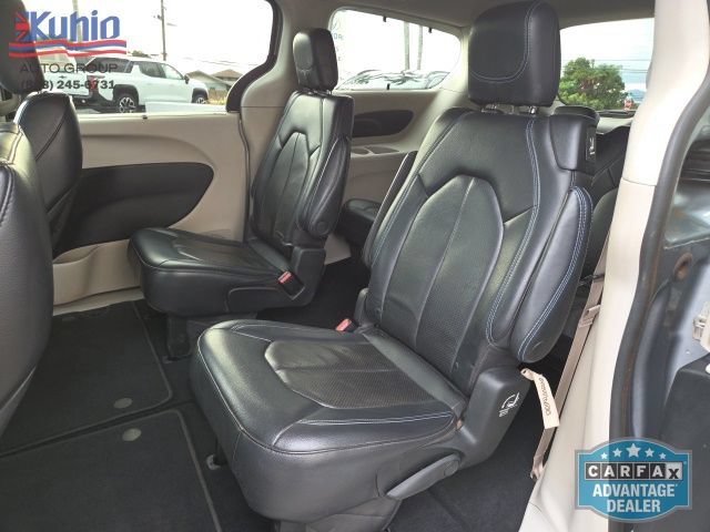 Used 2021 Chrysler Pacifica Touring-L FWD image 19