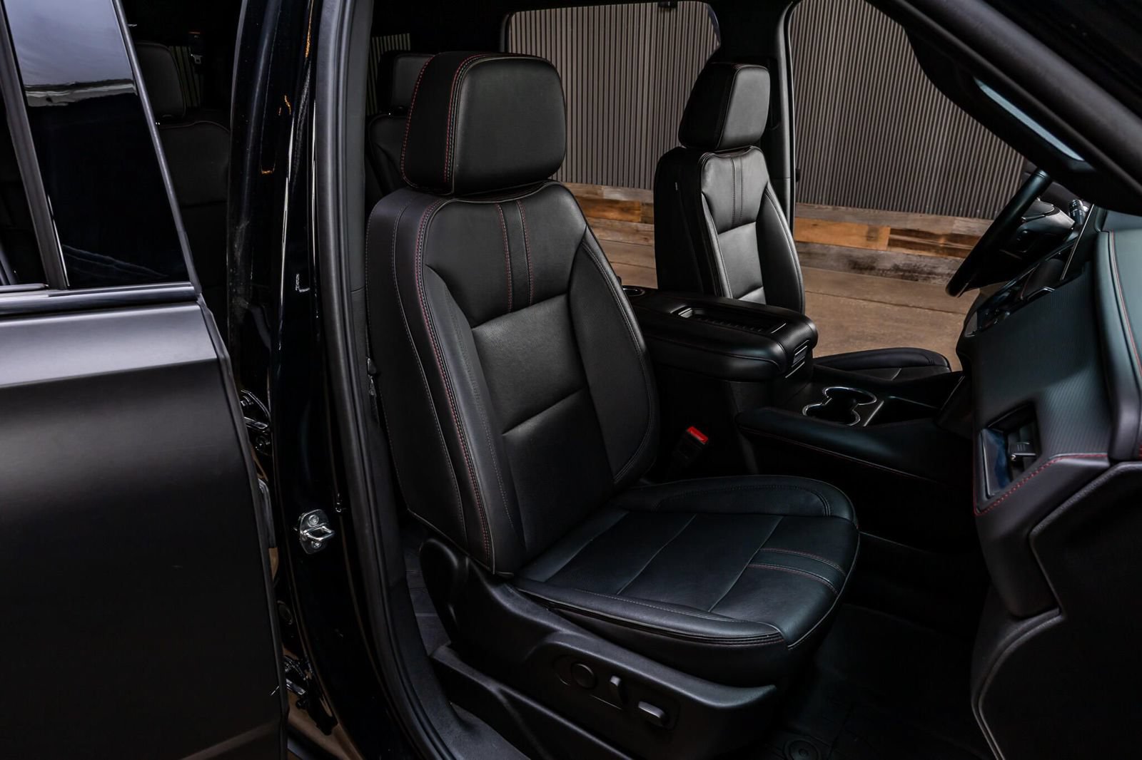 Used 2023 Chevrolet Tahoe RST w/ RST Performance Edition AWD/4WD image 27