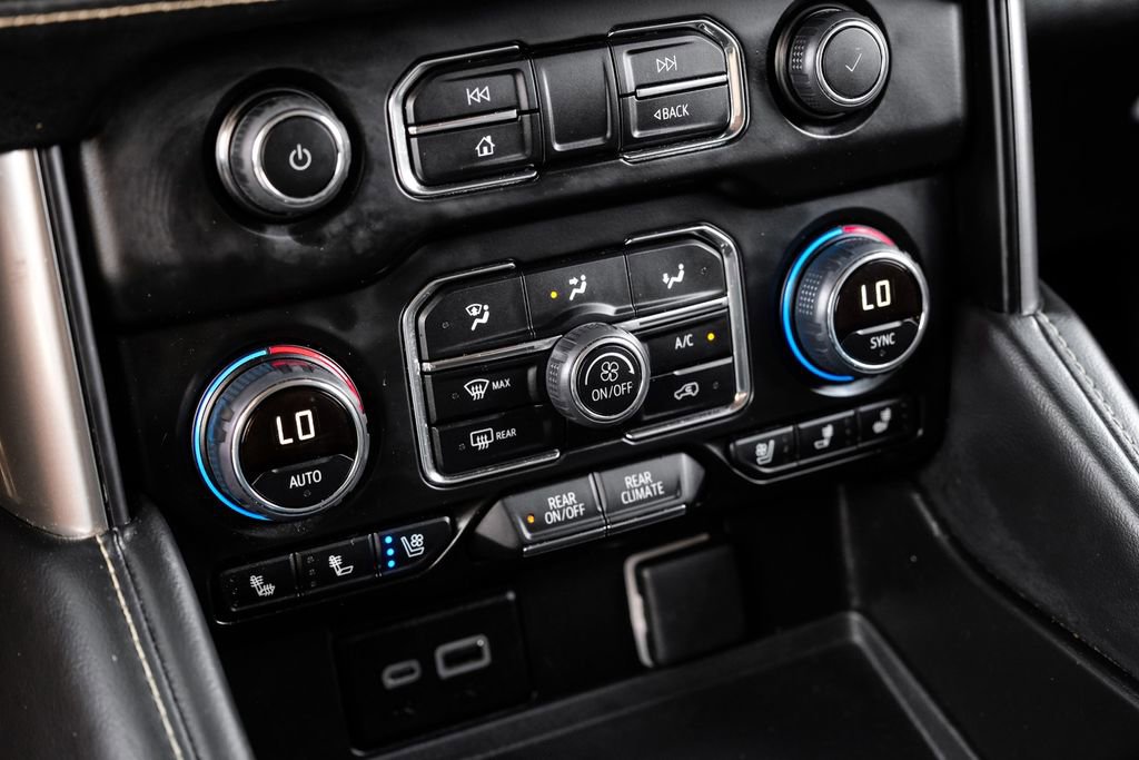 Used 2024 Chevrolet Suburban Premier image 24