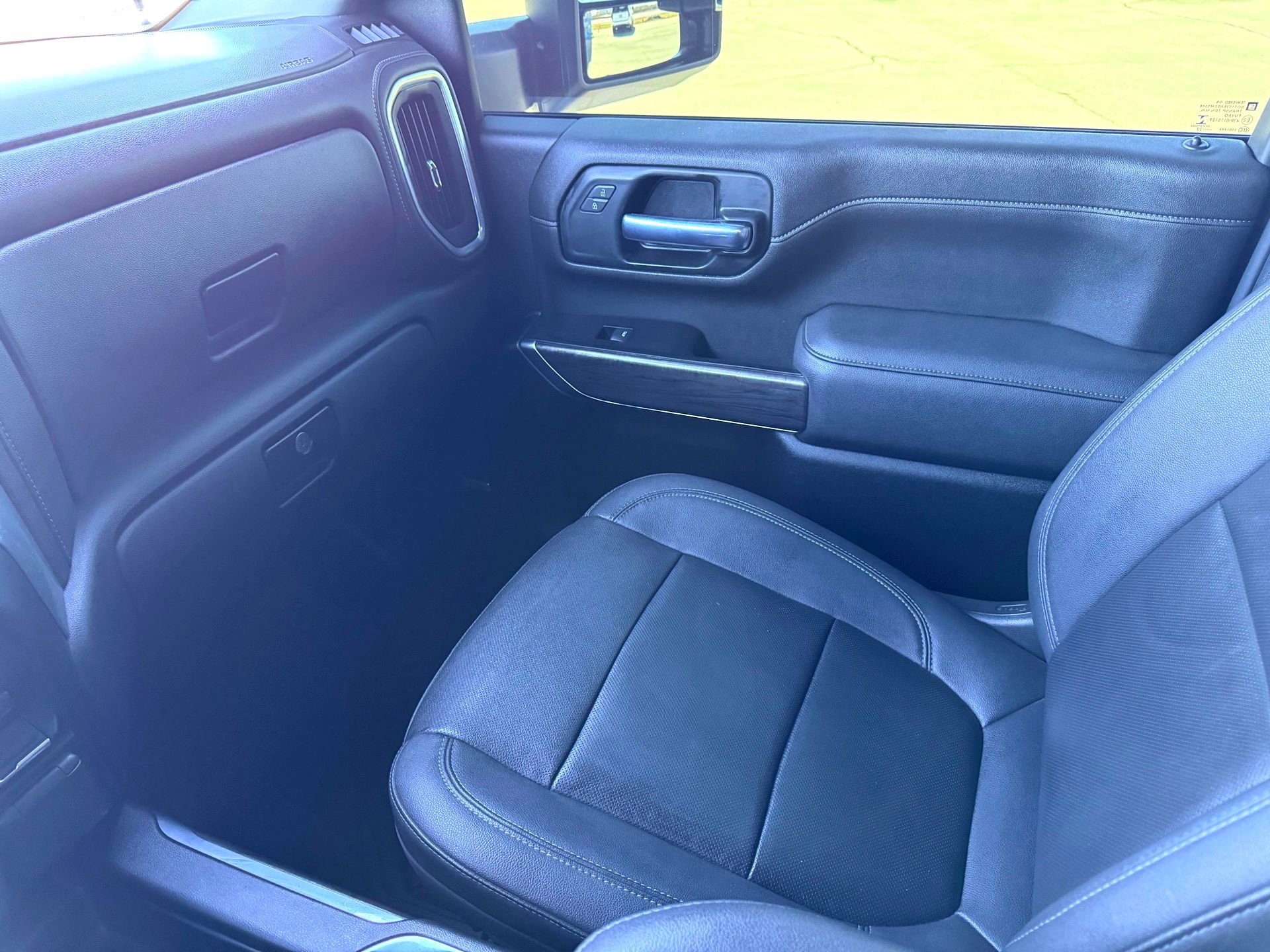 Used 2022 Chevrolet Silverado 2500 LTZ w/ LTZ Plus Package image 32