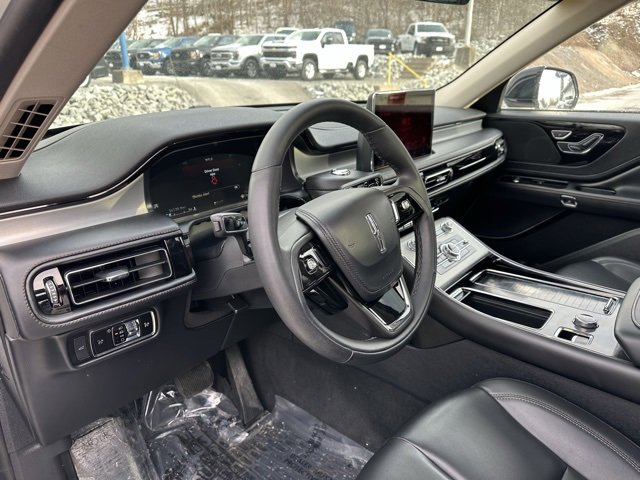 Used 2023 Lincoln Aviator AWD w/ Premium Package image 30