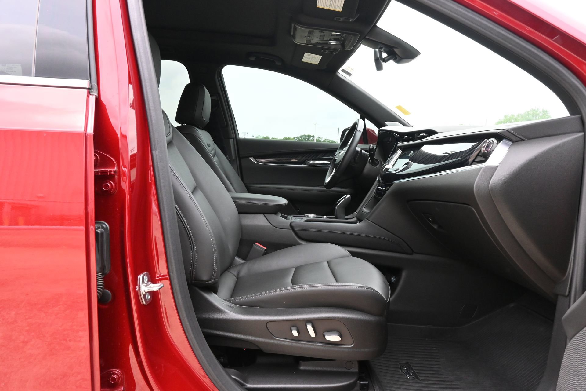 Used 2024 Cadillac XT6 Premium Luxury w/ LPO, Floor Liner Package FWD image 26