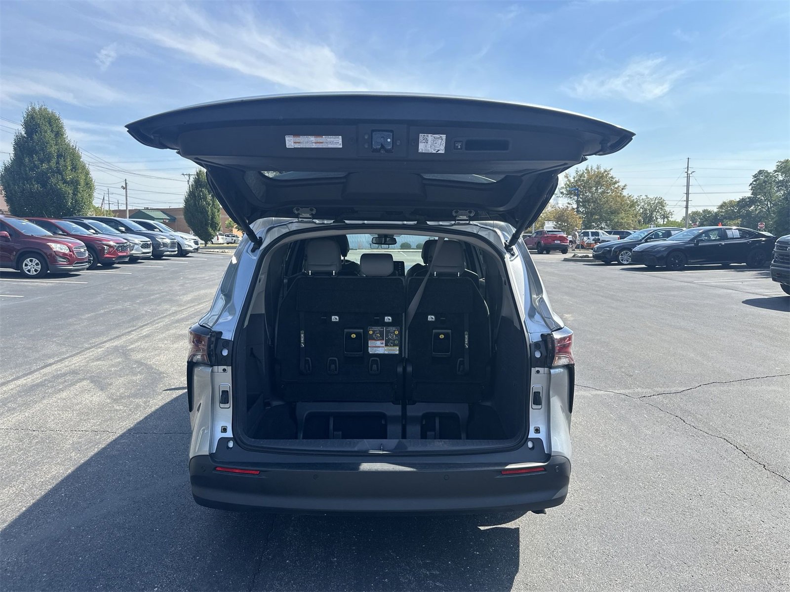 Used 2024 Toyota Sienna XLE image 24