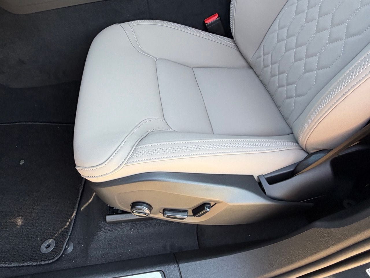 New 2027 Volvo XC60 B5 Plus AWD/4WD image 15