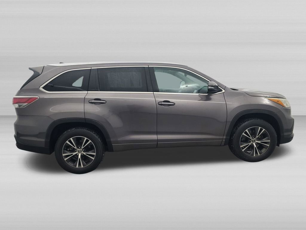 Used 2015 Toyota Highlander XLE FWD image 3