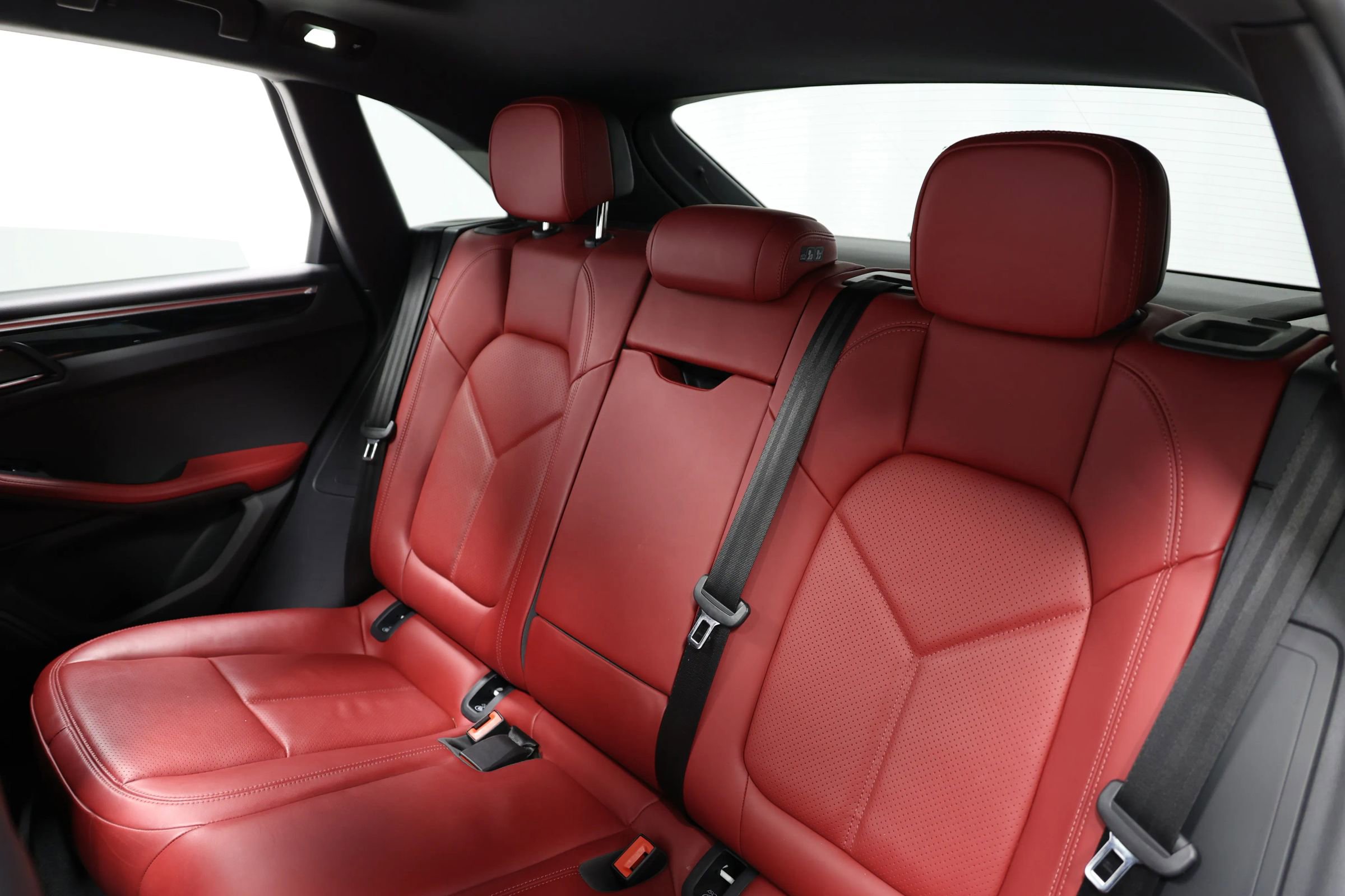 Used 2022 Porsche Macan image 3