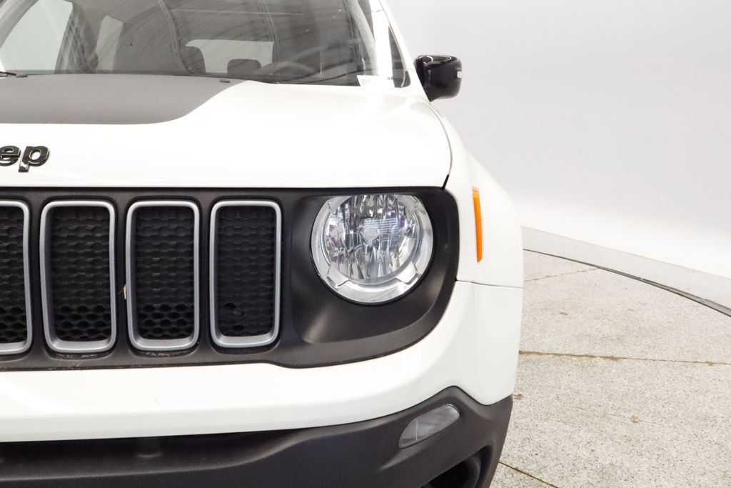 Certified 2023 Jeep Renegade Latitude w/ Sun/Sound Group AWD/4WD image 14