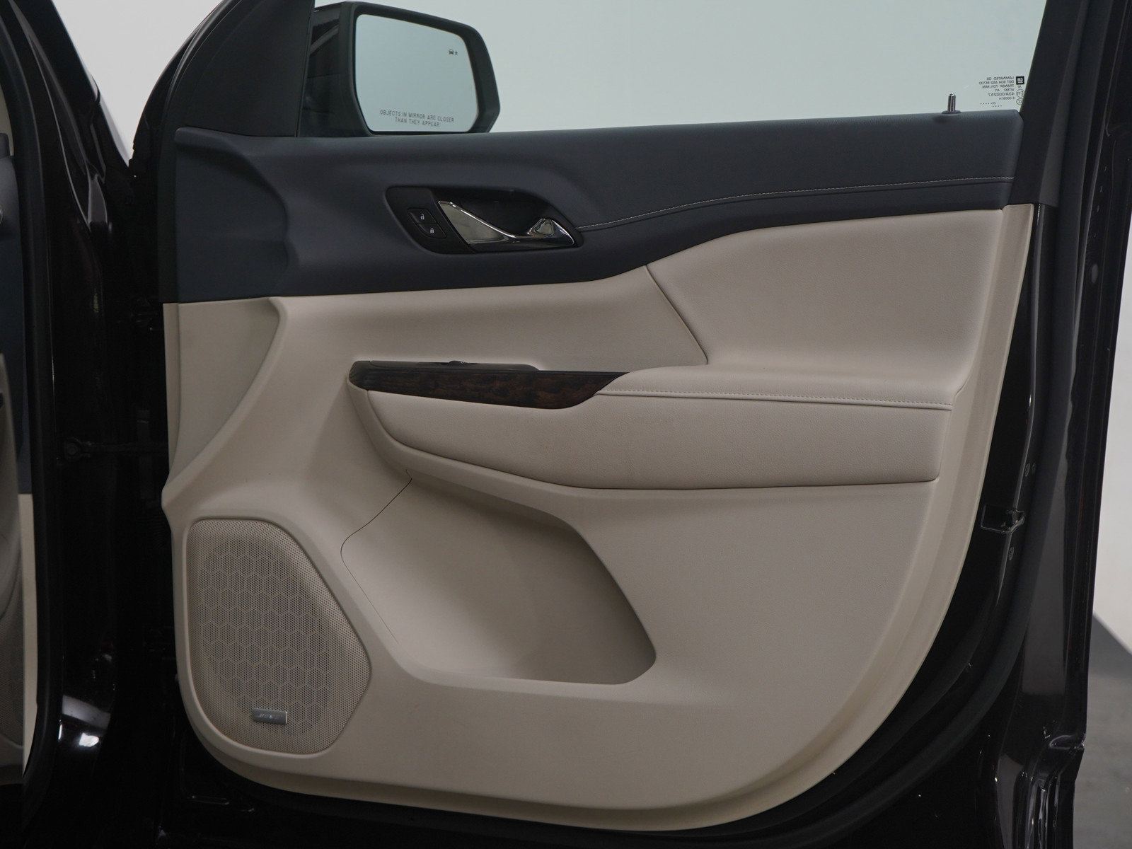 Used 2021 GMC Acadia Denali w/ GMC Pro Grade Package image 12