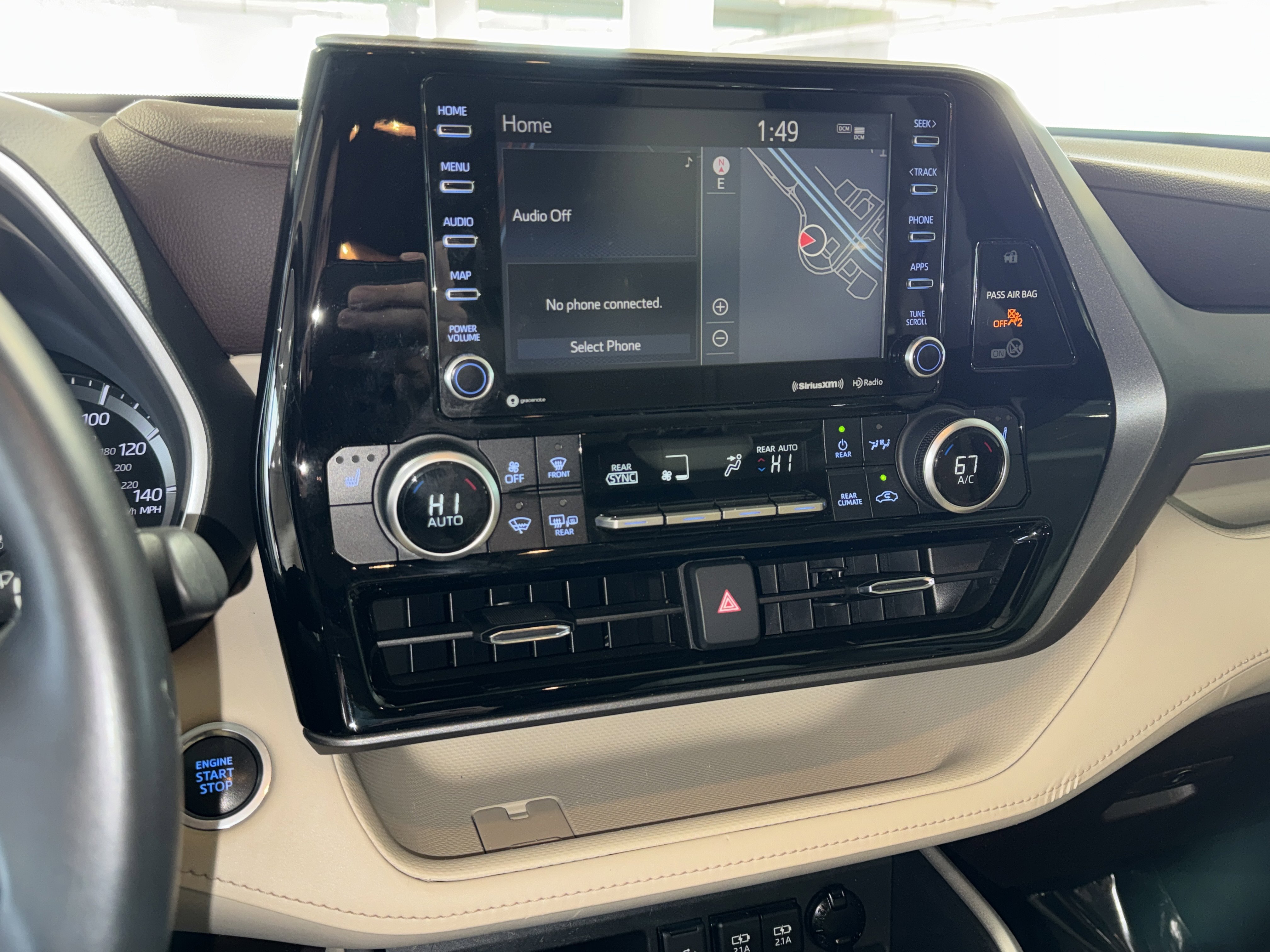 Used 2021 Toyota Highlander XLE image 28