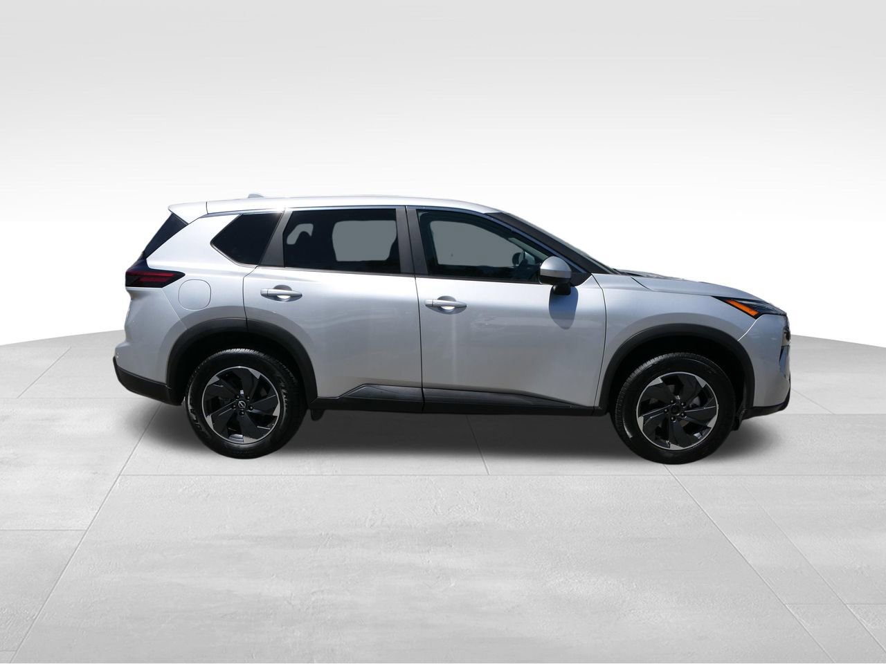 Used 2024 Nissan Rogue SV FWD image 2