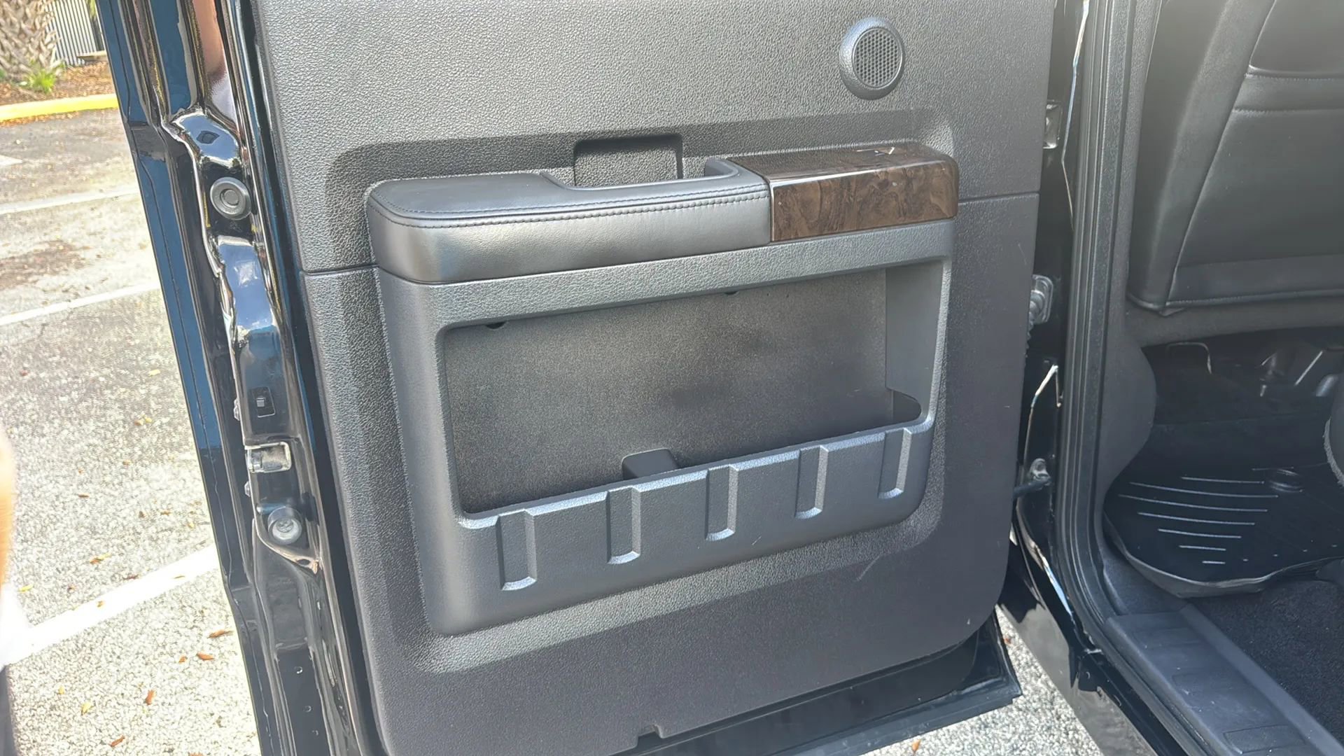 Used 2016 Ford F250 Platinum w/ FX4 Off-Road Package image 27