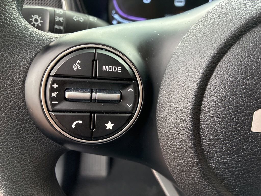 Used 2025 Kia Soul LX image 24
