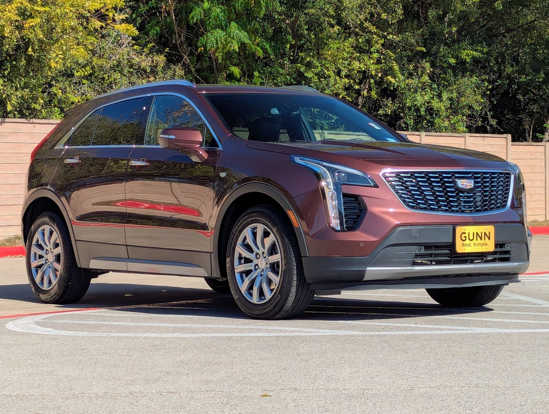Used 2023 Cadillac XT4 Premium Luxury image 2