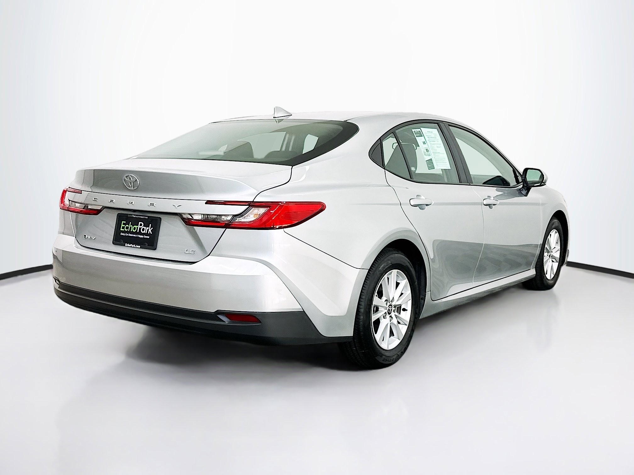Used 2025 Toyota Camry LE image 9