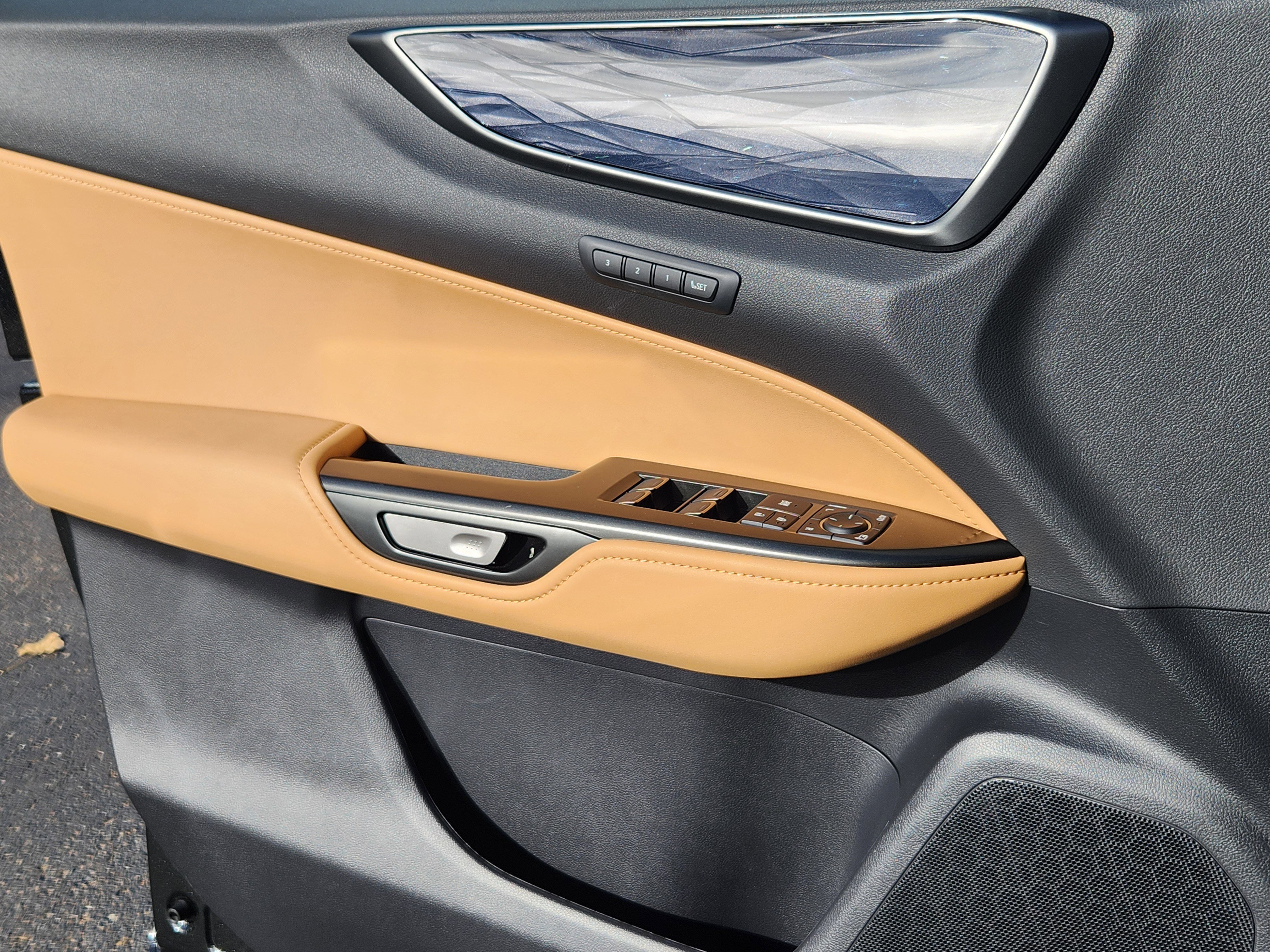 Used 2025 Lexus NX 350h AWD w/ Premium Package image 12