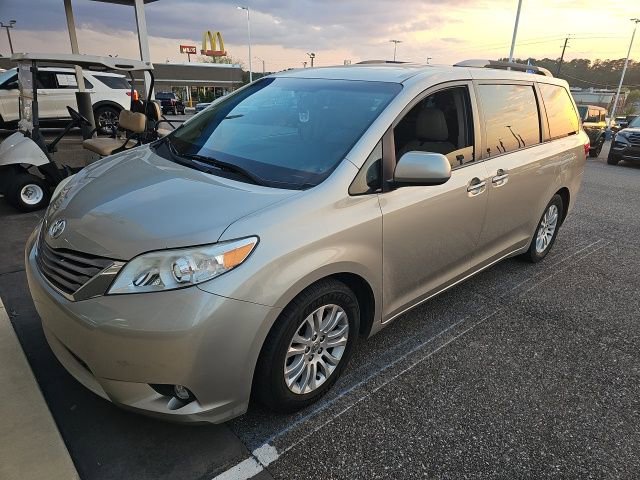 Used 2016 Toyota Sienna XLE w/ XLE Navigation Package image 3