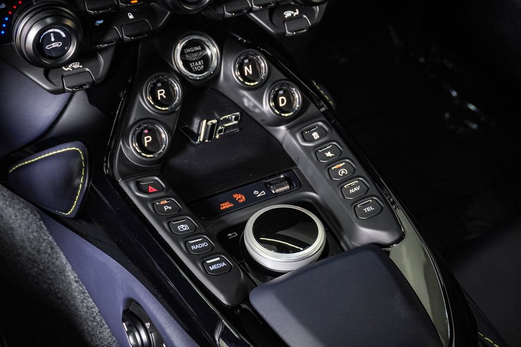 Used 2023 Aston Martin V12 Vantage RWD image 31