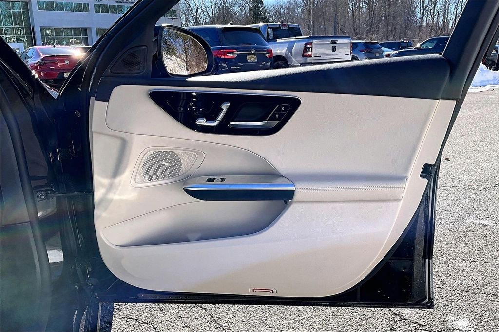 Certified 2022 Mercedes-Benz C 300 4MATIC Sedan image 19