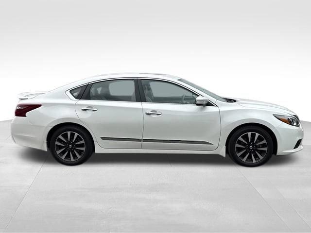 Used 2018 Nissan Altima 2.5 SL w/ 2.5 SL Technology Package FWD image 9