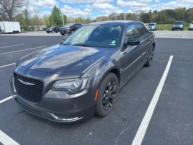 Used 2019 Chrysler 300 Touring w/ Sport Appearance Package AWD/4WD image 2