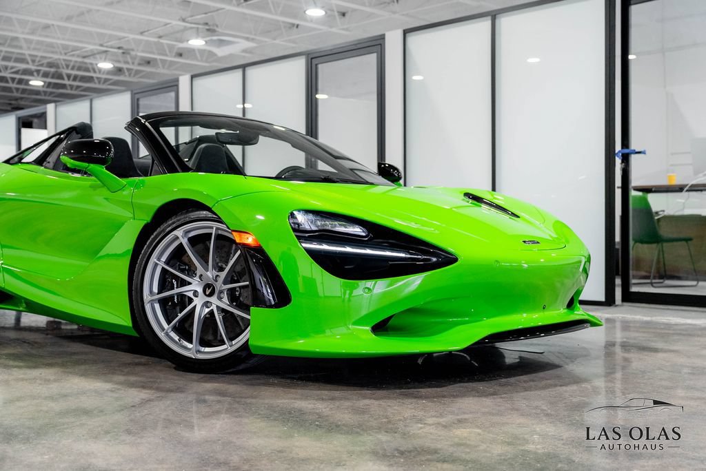 Used 2026 McLaren 750S Spider RWD image 8