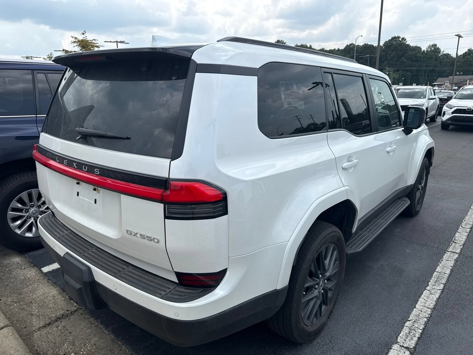 Used 2024 Lexus GX 550 w/ Cold Area Package AWD/4WD image 8