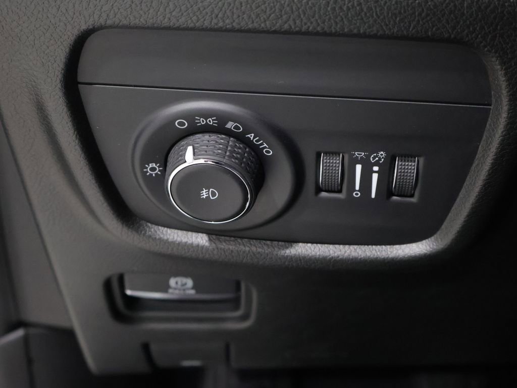 Used 2022 Jeep Grand Cherokee L Overland w/ Advanced Protech Group III AWD/4WD image 33