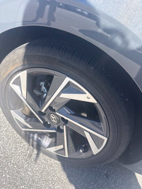 Used 2024 Hyundai Elantra Limited FWD image 18