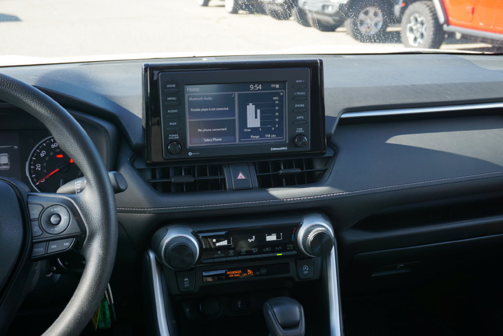 Used 2022 Toyota RAV4 LE AWD/4WD image 14
