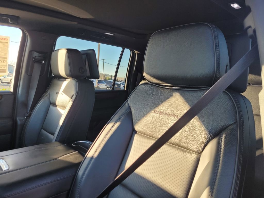New 2026 GMC Yukon XL Denali w/ Denali Reserve Package image 15