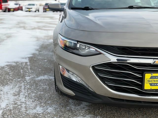 Used 2025 Chevrolet Malibu LT image 4