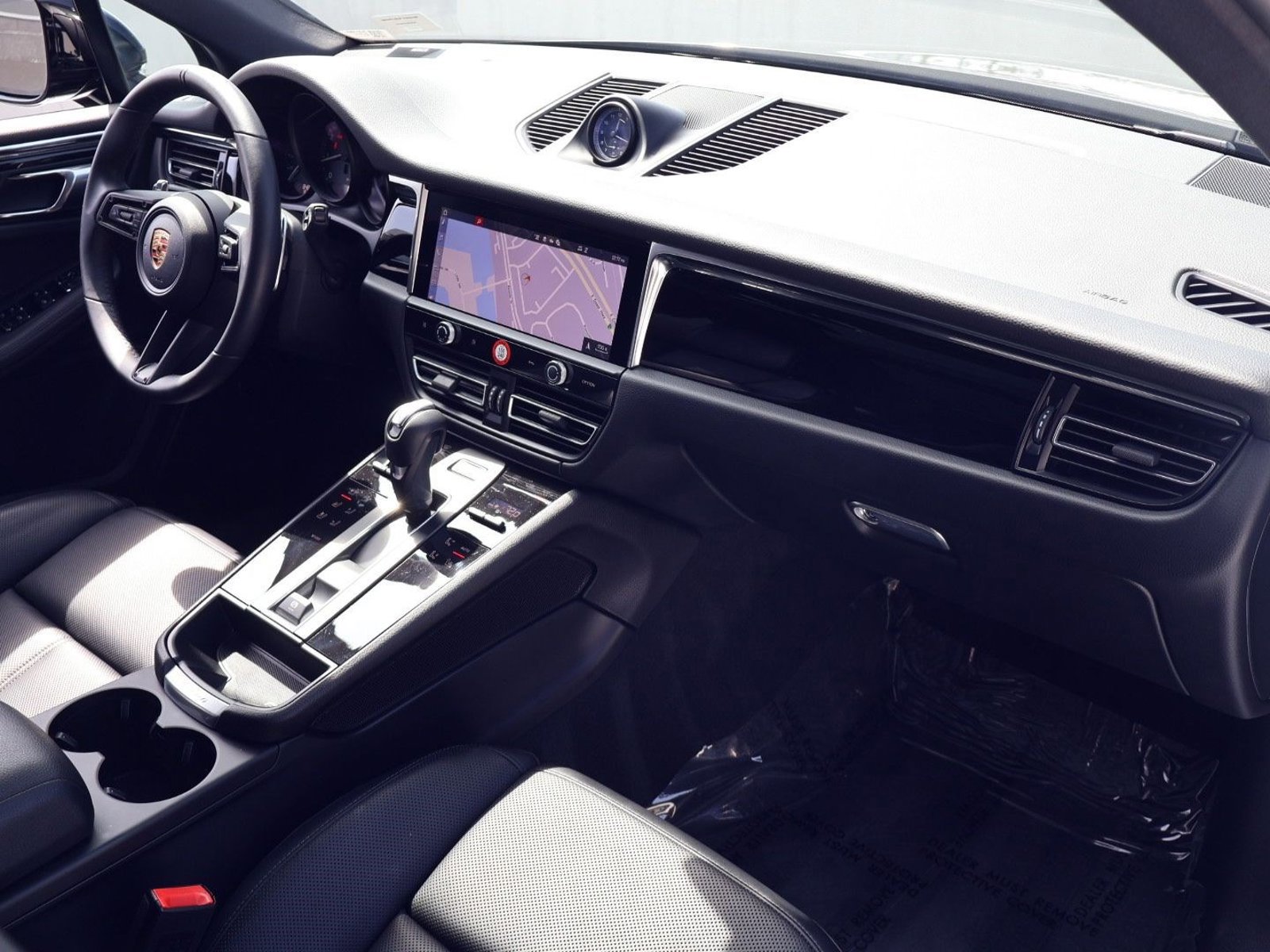 Certified 2025 Porsche Macan image 25