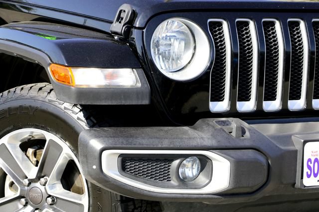 Used 2022 Jeep Wrangler Unlimited Sahara AWD/4WD image 3