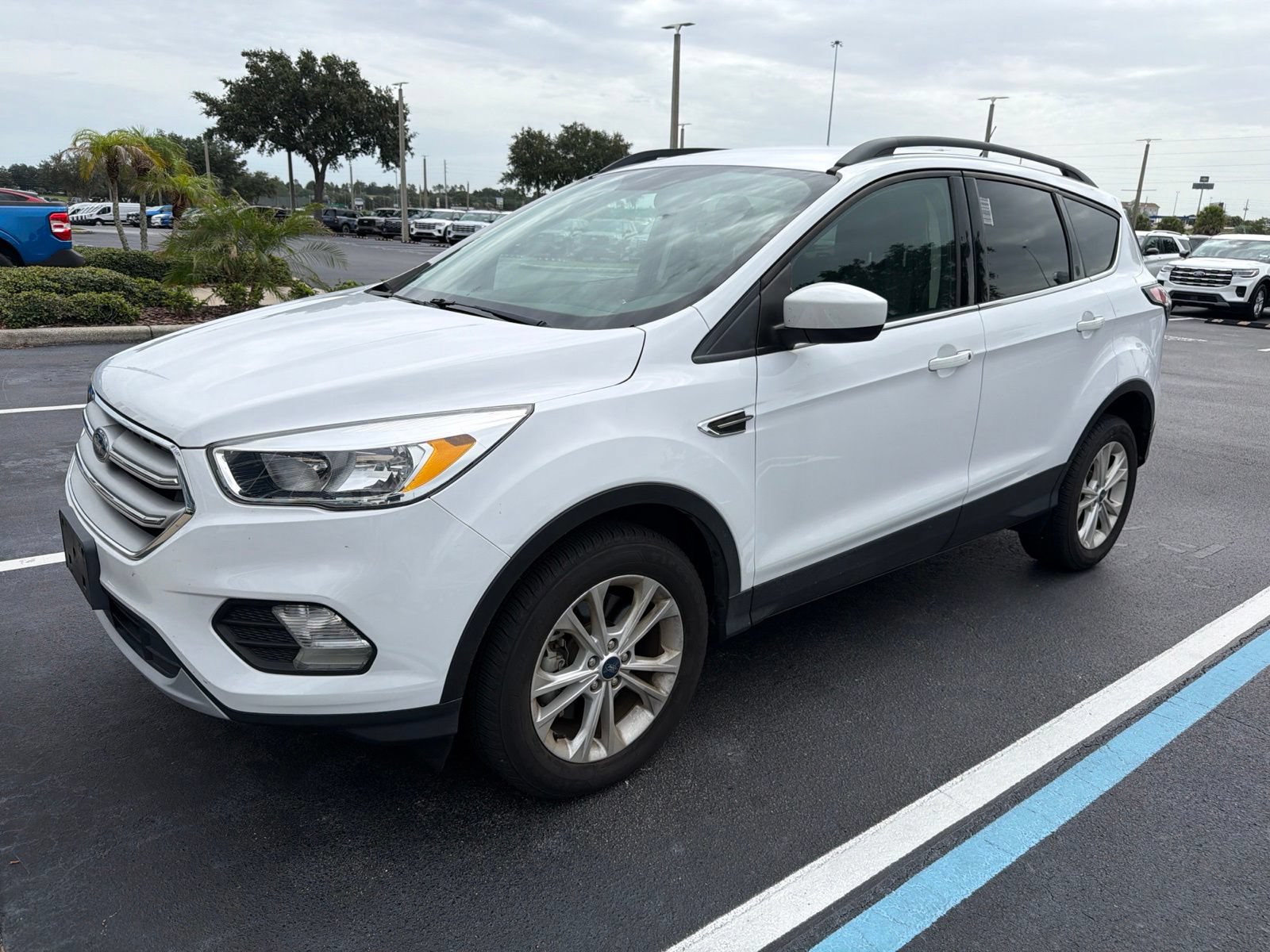 Used 2018 Ford Escape SE w/ SE Sync 3 Package AWD/4WD image 6