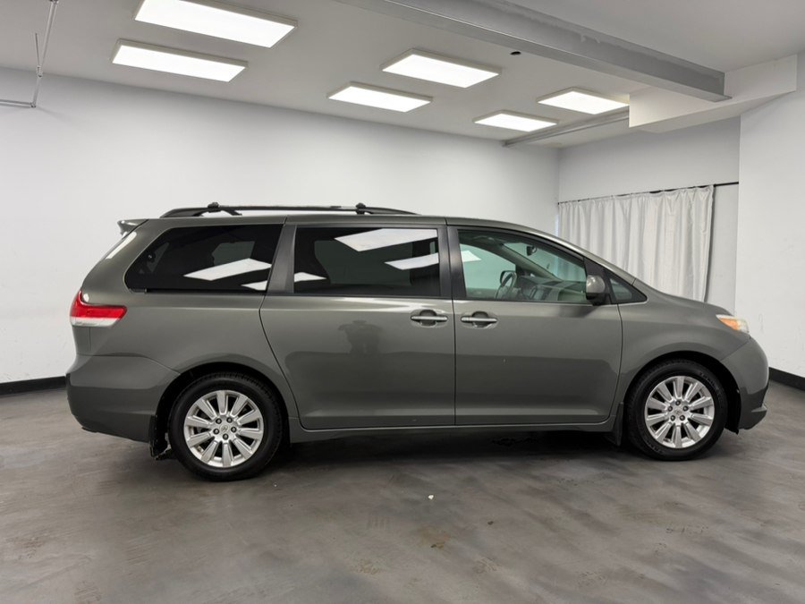 Used 2011 Toyota Sienna XLE w/ Premium Pkg AWD/4WD image 7