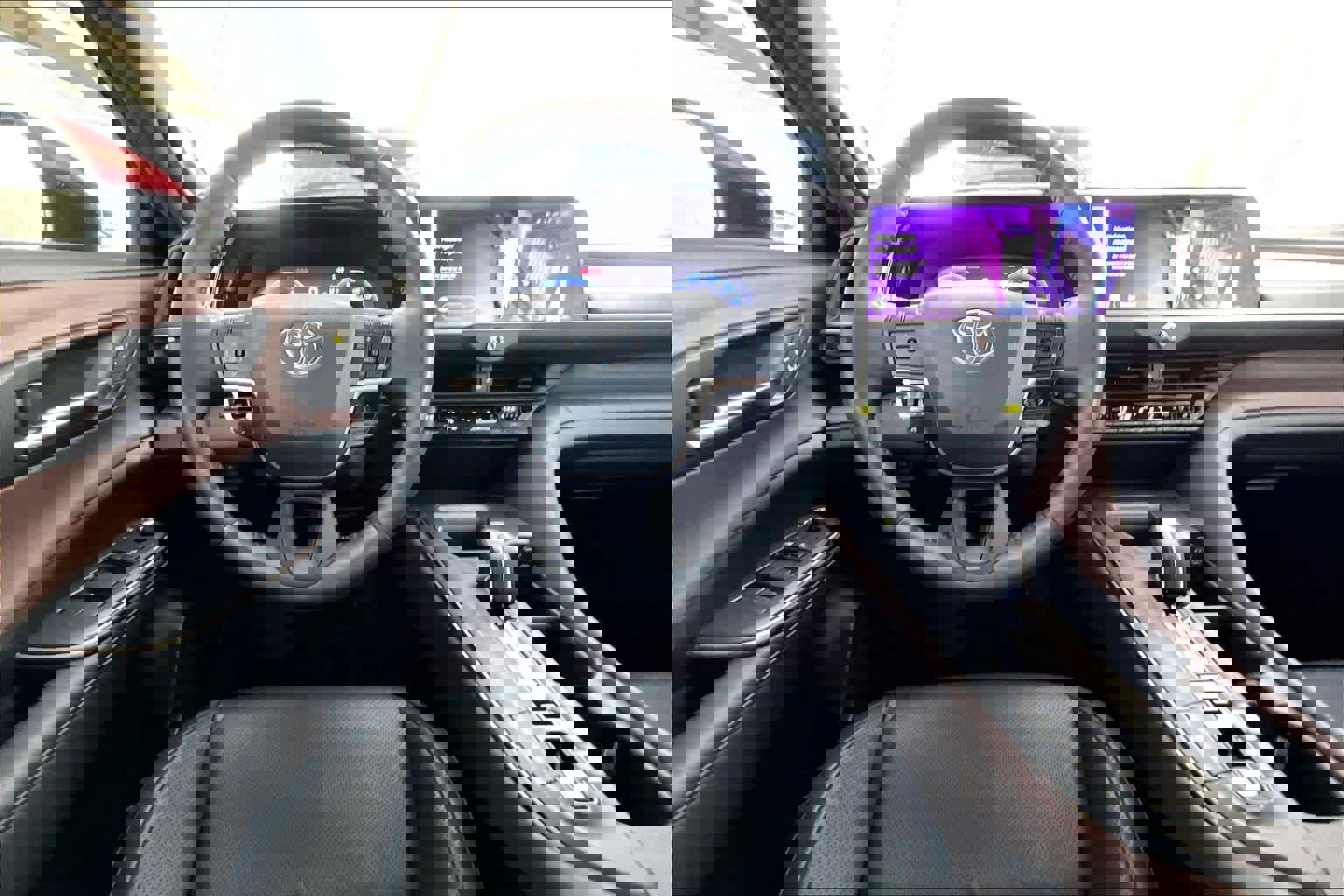 Used 2023 Toyota Crown Limited image 5