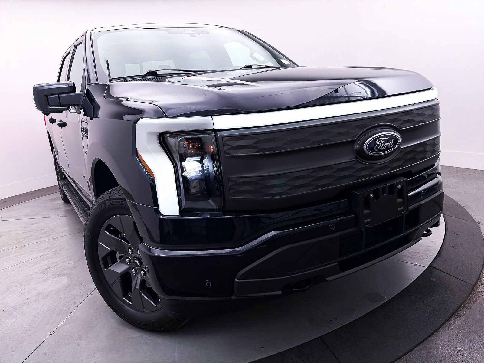 Used 2023 Ford F150 Lightning Lariat w/ Equipment Group 511A High image 10