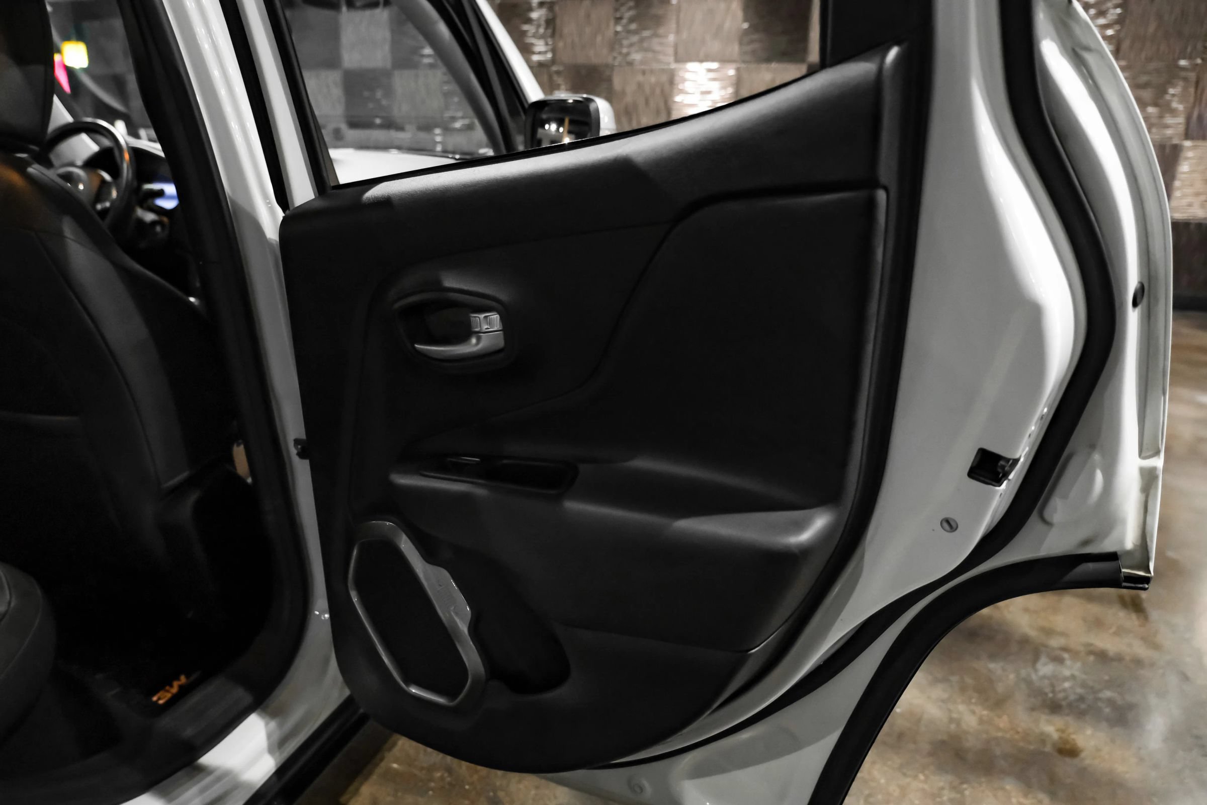 Used 2018 Jeep Renegade Limited w/ Advanced Technology Group AWD/4WD image 43