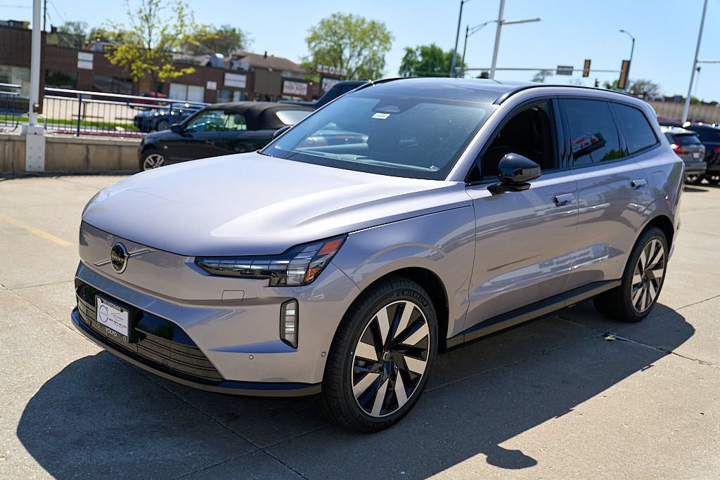 New 2026 Volvo EX90 Ultra AWD/4WD image 4