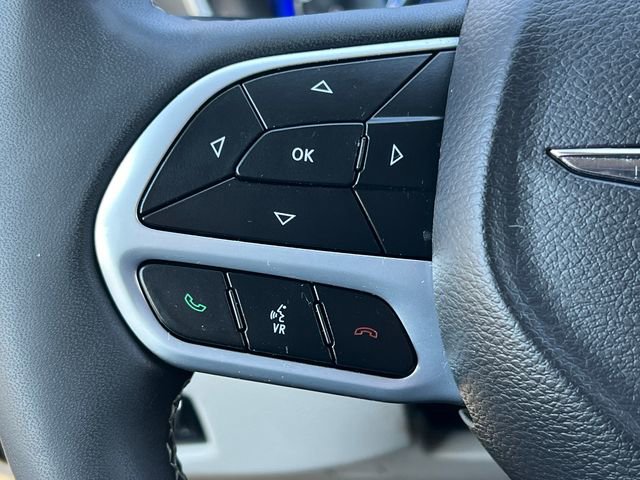 Used 2024 Chrysler Pacifica Touring-L image 21