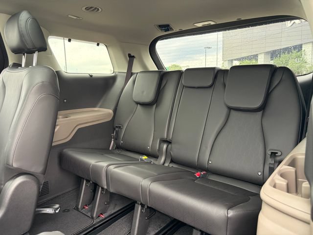 Certified 2025 Kia Carnival SX FWD image 14