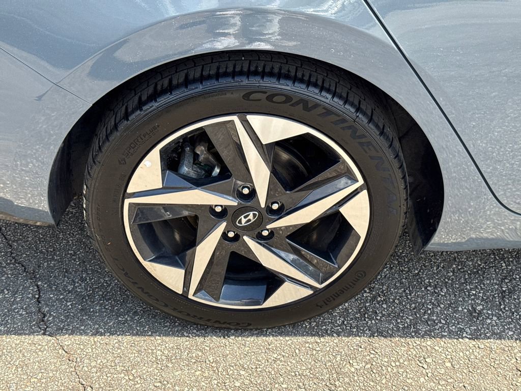 Used 2022 Hyundai Elantra SEL w/ Convenience + Premium Package FWD image 17