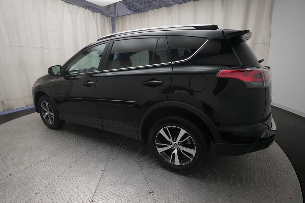 Used 2018 Toyota RAV4 XLE AWD/4WD image 30