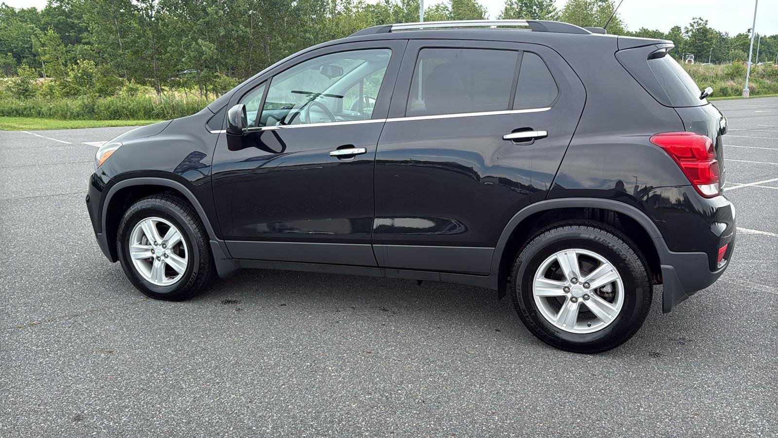 Used 2020 Chevrolet Trax LT w/ Driver Confidence Package AWD/4WD image 11