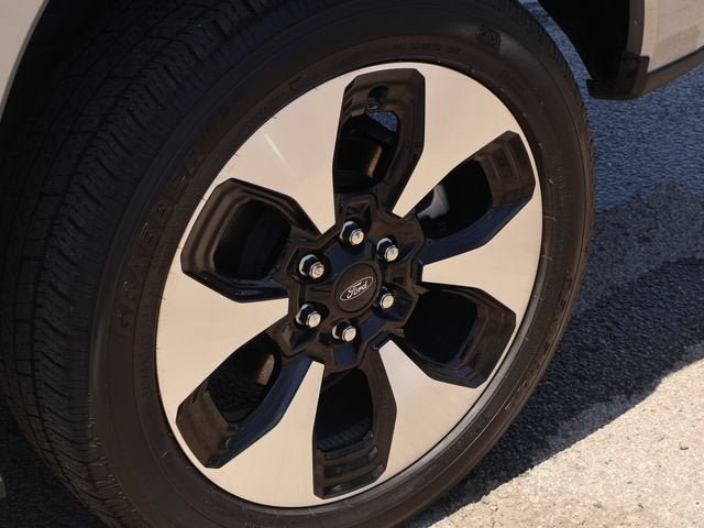 Used 2023 Ford F150 Lightning Platinum AWD/4WD image 44