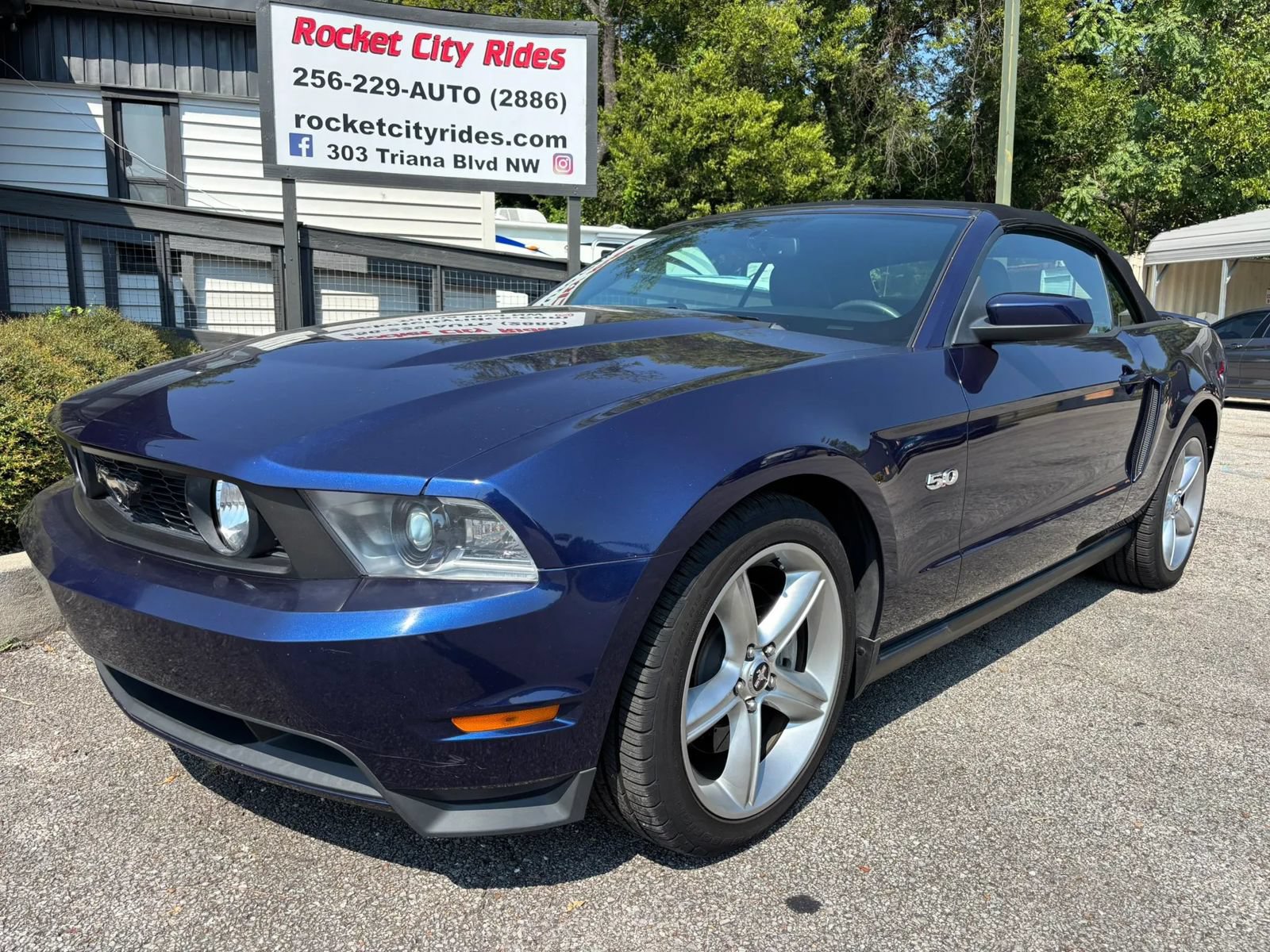 Used 2011 Ford Mustang GT Premium w/ Electronics Pkg RWD image 6
