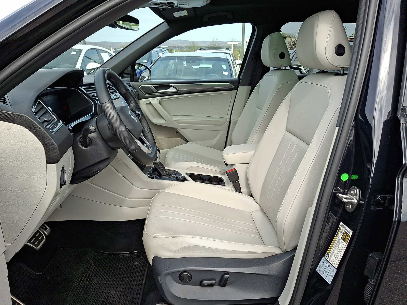 Used 2022 Volkswagen Tiguan SE R-Line AWD/4WD image 10